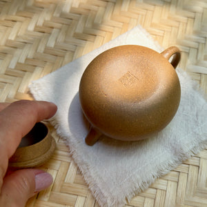 Yixingi teakanna