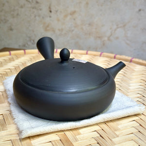 Fekete lapos kyusu kanna