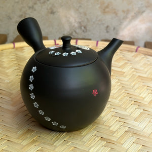 Fekete virágos kyusu teakanna