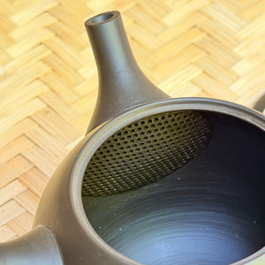 Fekete virágos kyusu teakanna