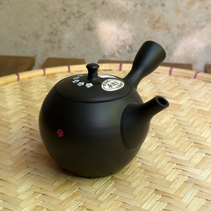 Fekete virágos kyusu teakanna
