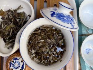 Bai mu dan fehér tea korong