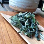 Bai Mu Dan - Egy rügyet és két levelet tartalmazó, könnyed, virágos fehér tea