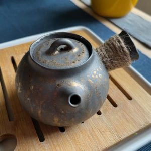Tajvani teakanna különleges mázzal.